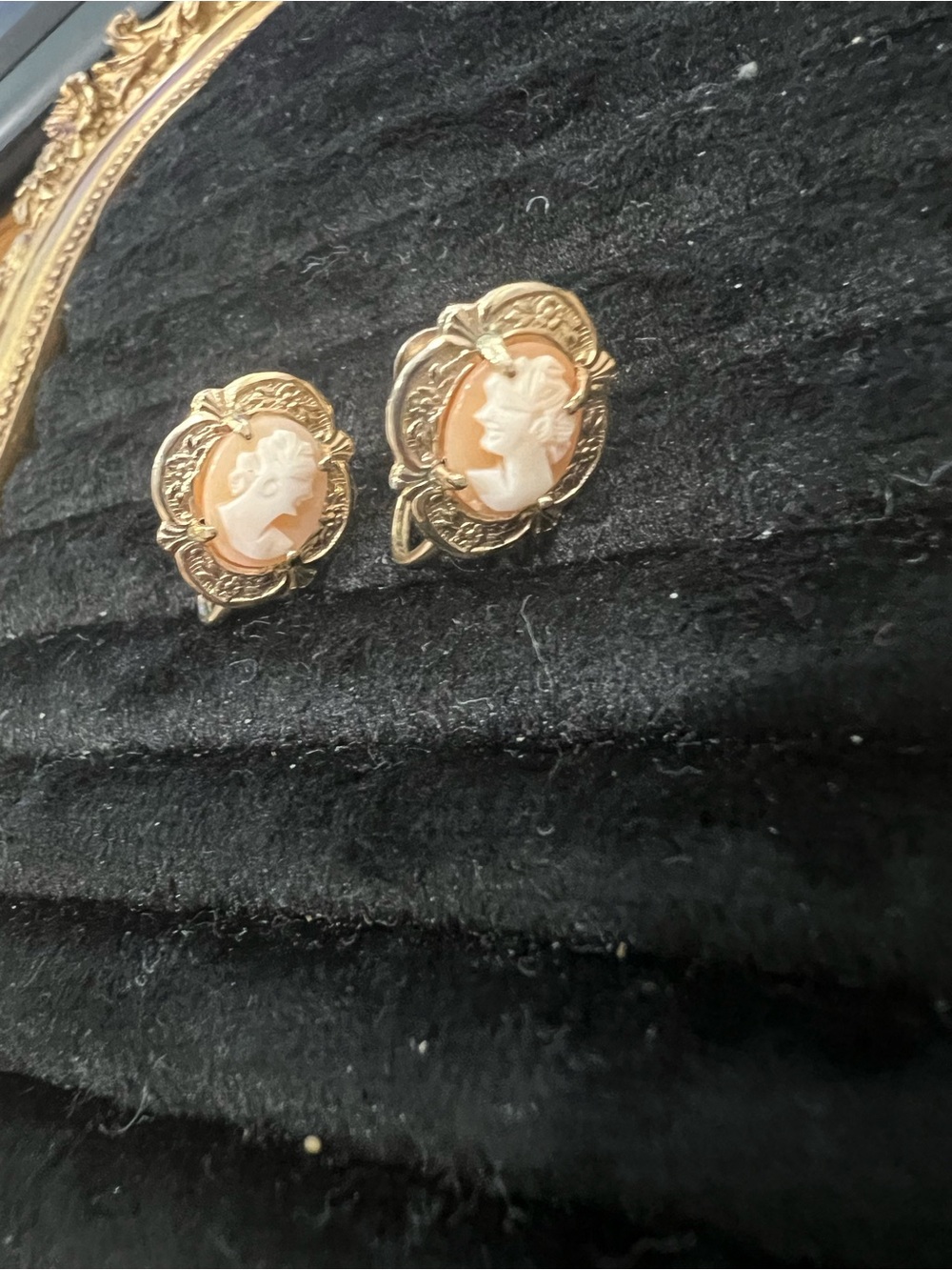Gold-Tone Cameo Stud Earrings - Classic Peach and White